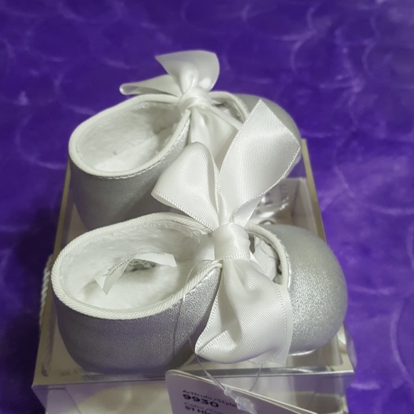 Precious baby shoes. NEW WITH TAGS. - Picture 5 of 7